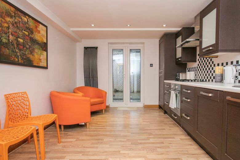 2 Bedroom Apartment In Fulham