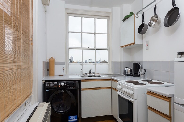 2 Bedroom Apartment In Wapping