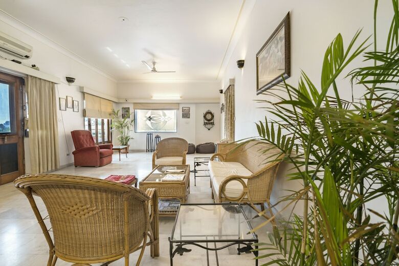 Hotel Girisadan Homestay