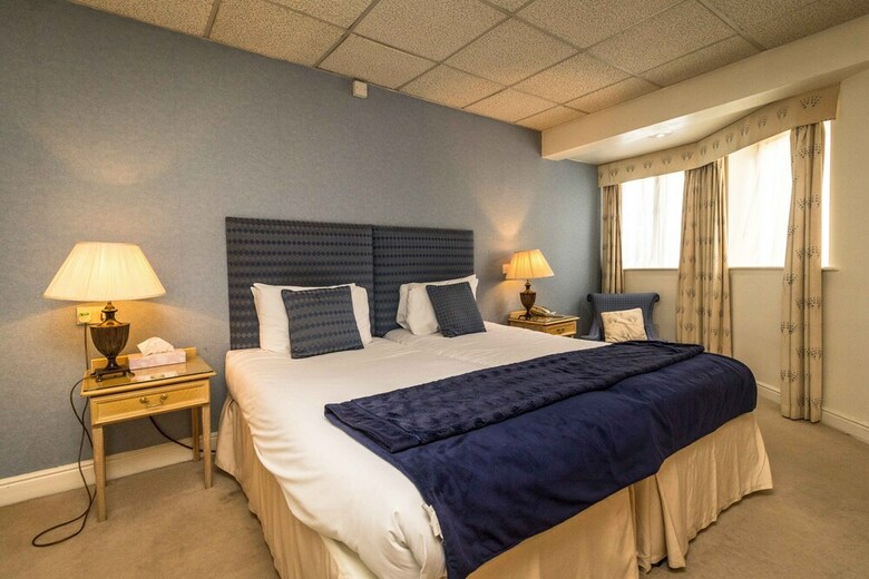 Hotel The Bridge