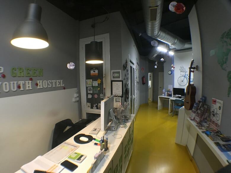 Hostal Sleep Green - Certified Eco Youth Hostel Barcelona