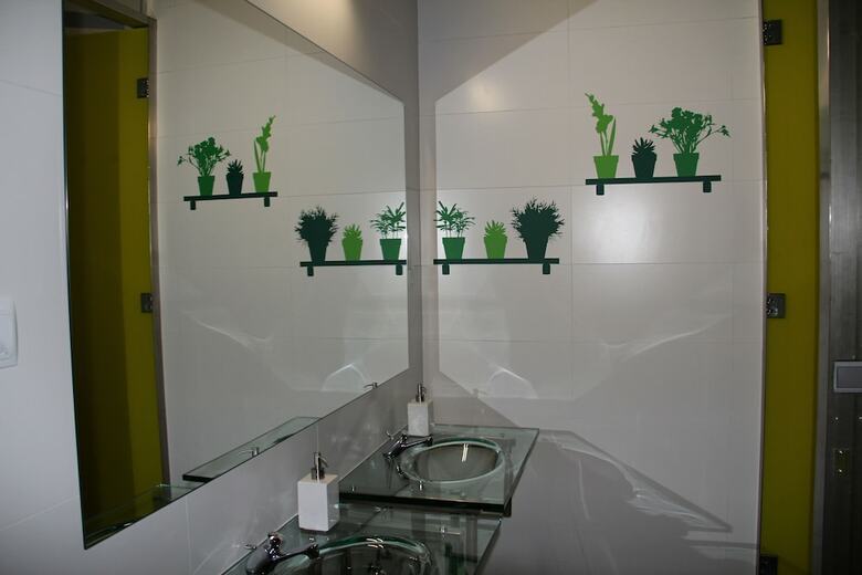 Hostal Sleep Green - Certified Eco Youth Hostel Barcelona
