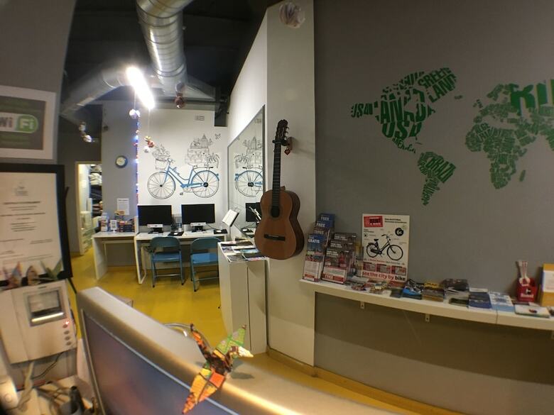 Hostal Sleep Green - Certified Eco Youth Hostel Barcelona