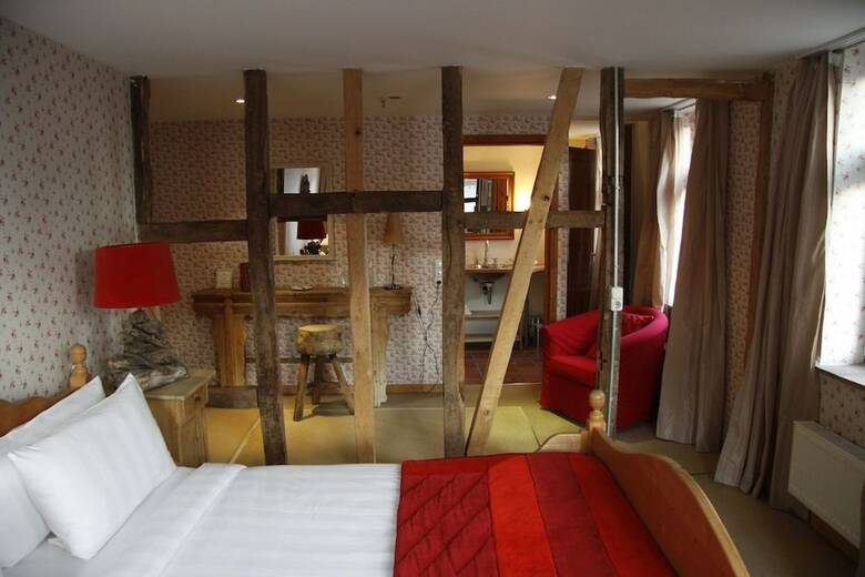 Hotel Zur Ewigen Lampe At Hemingway Trail
