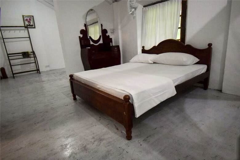 Hotel Yoho R K Tourist Villa