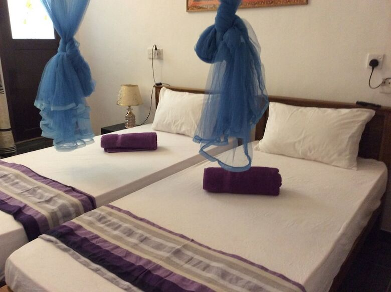Hotel Yoho R K Tourist Villa