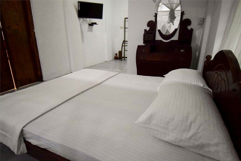 Hotel Yoho R K Tourist Villa