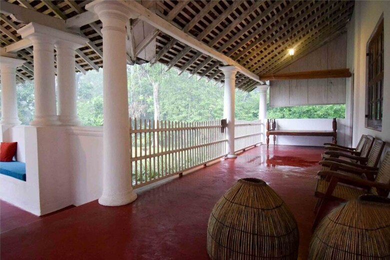 Hotel Yoho R K Tourist Villa