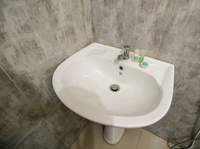 Hotel Yoho R K Tourist Villa