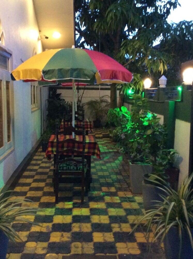 Hotel Yoho R K Tourist Villa