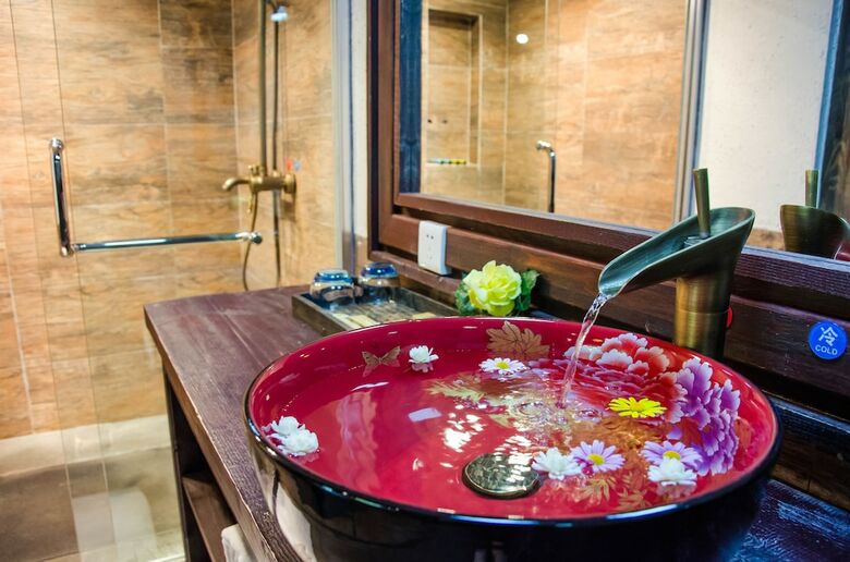 Shangrila E-outfutting Boutique Hotel