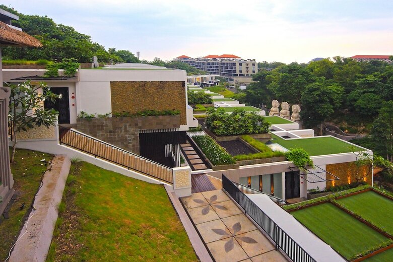 The Sterling Hotel & Villa's