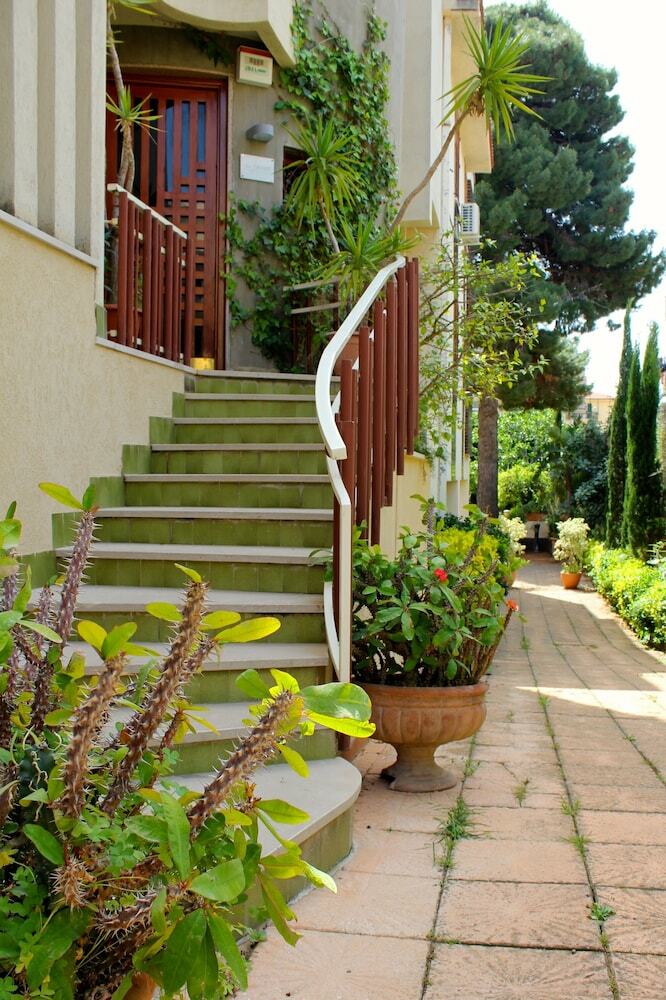 Hotel Gli Artisti Guest Rooms