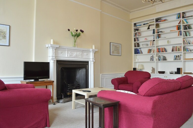 Apartamentos 2 Bedroom Georgian Flat In New Town