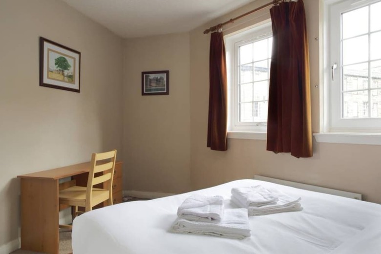 1 Bedroom Apartment By The Meadows