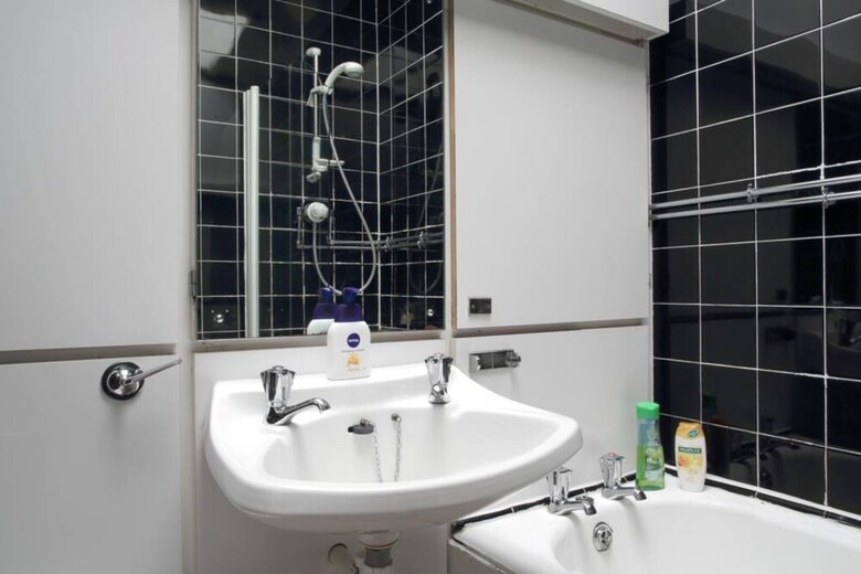 1 Bedroom Apartment In Edinburgh