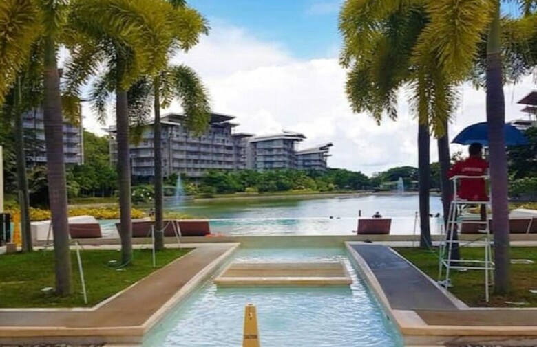 Dr. Calayan's Luxury 2br Condo @pico de Loro