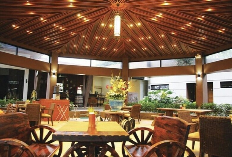 Dr. Calayan's Luxury 2br Condo @pico de Loro