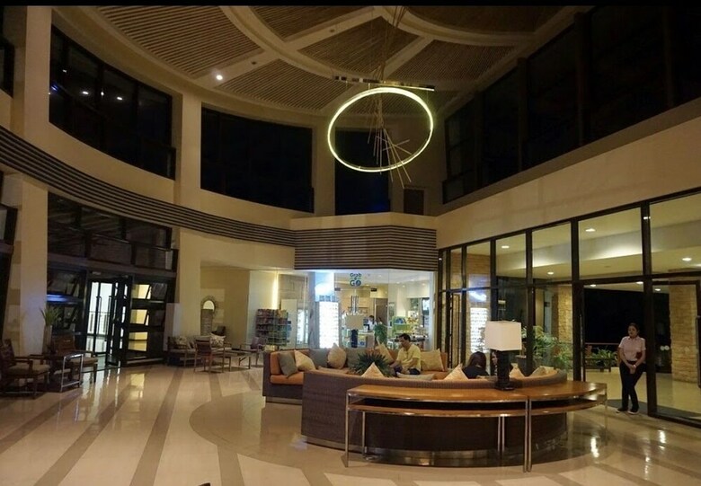 Dr. Calayan's Luxury 2br Condo @pico de Loro