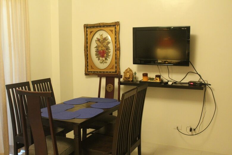 Dr. Calayan's Luxury 2br Condo @pico de Loro