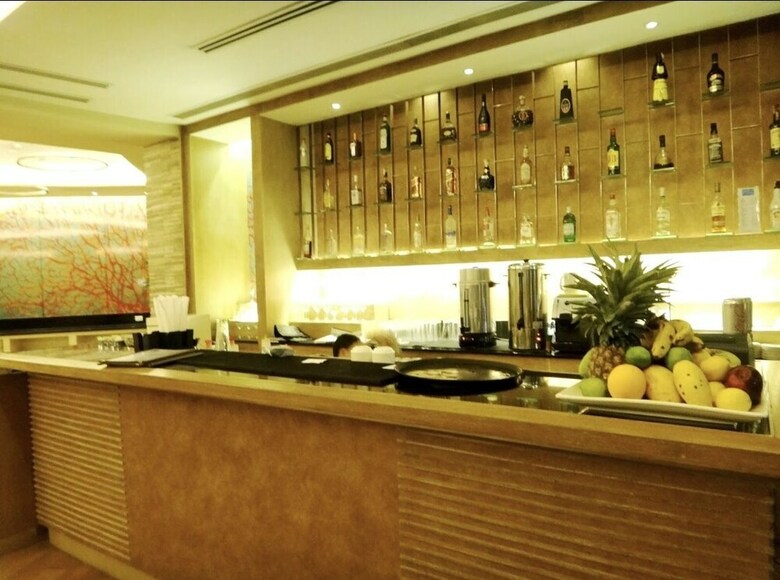 Dr. Calayan's Luxury 2br Condo @pico de Loro