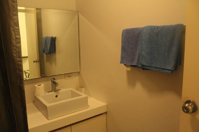 Dr. Calayan's Luxury 2br Condo @pico de Loro
