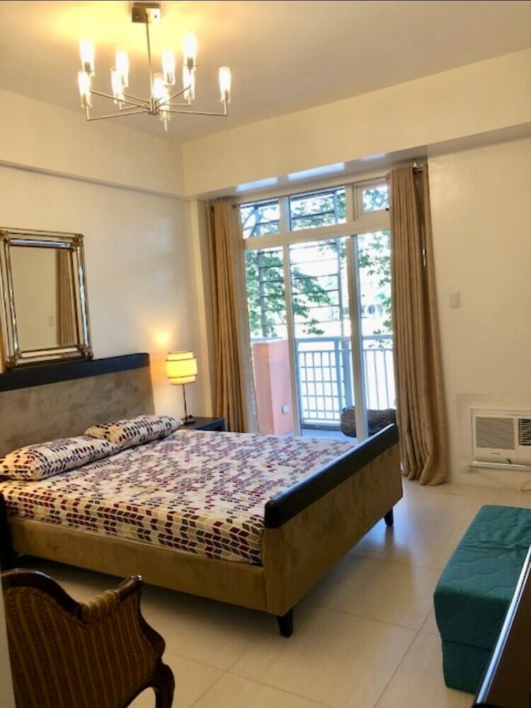 Dr. Calayan's Luxury 2br Condo @pico de Loro