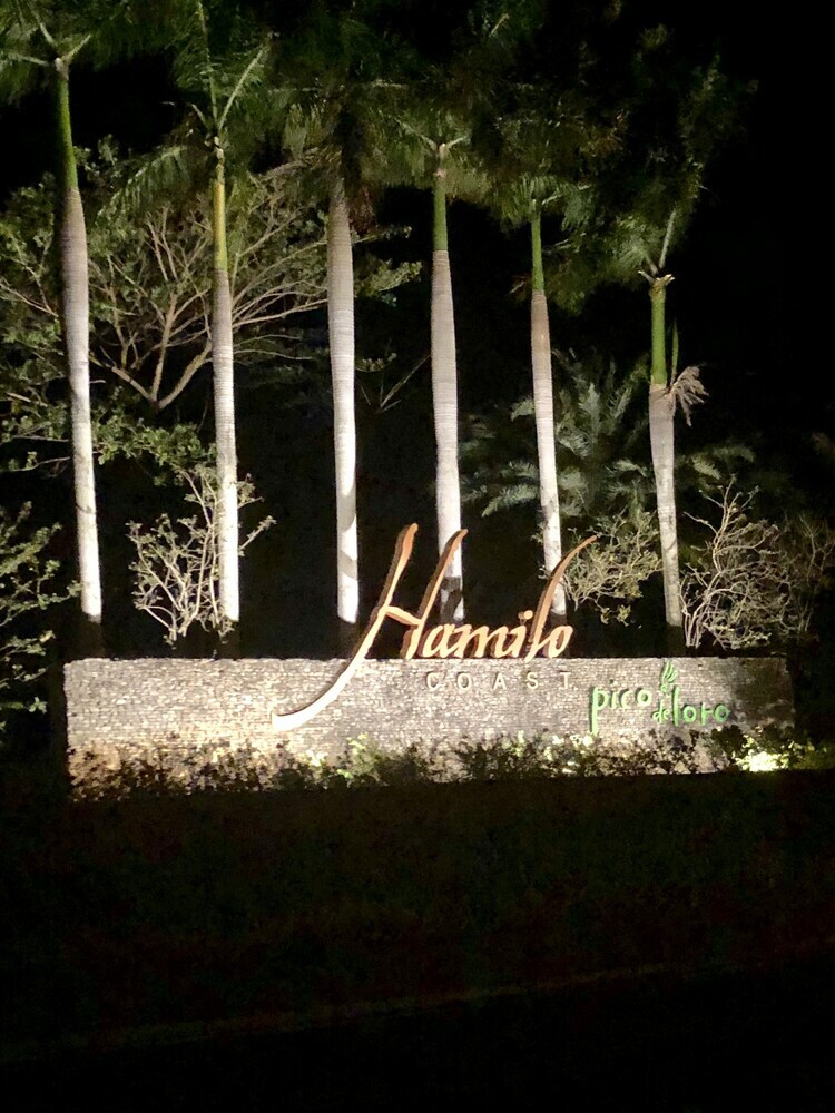 Dr. Calayan's Luxury 2br Condo @pico de Loro