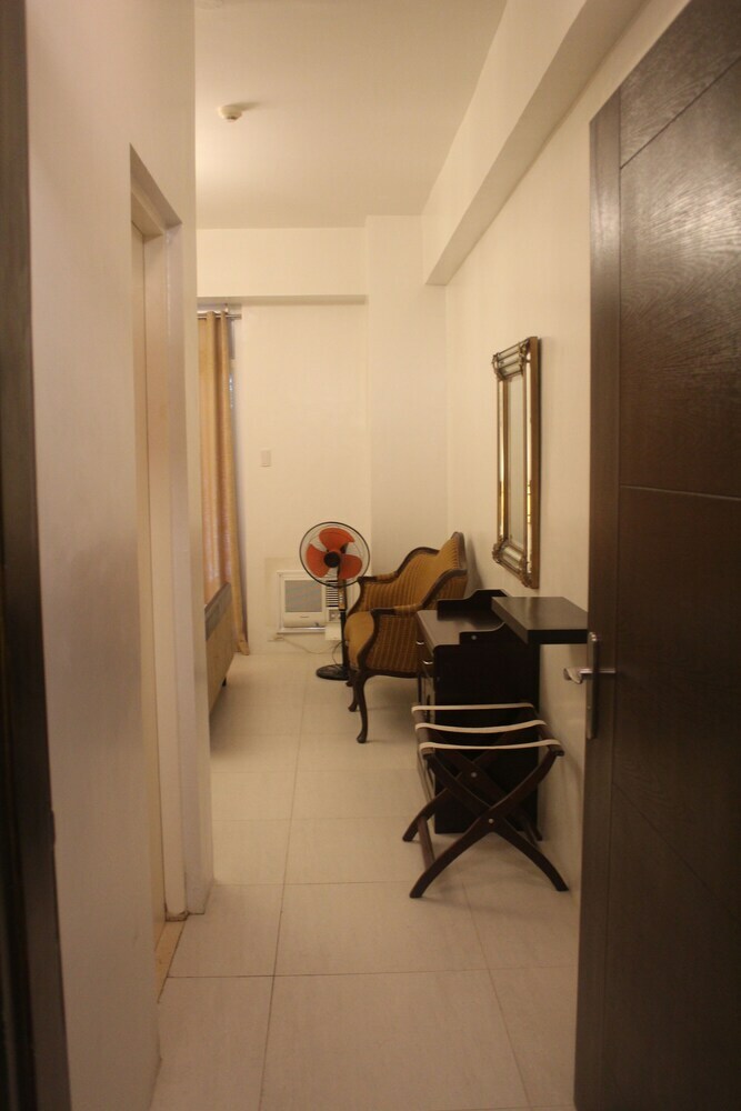 Dr. Calayan's Luxury 2br Condo @pico de Loro