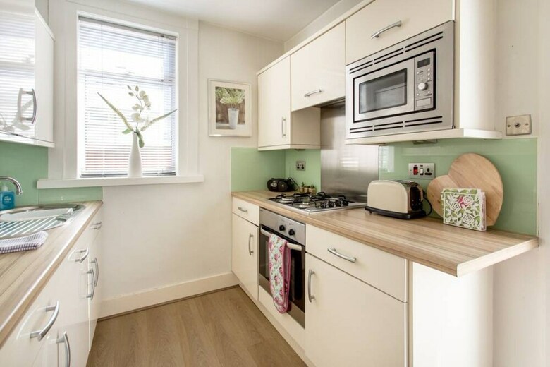 Apartamentos 2 Bedroom Flat With Garden