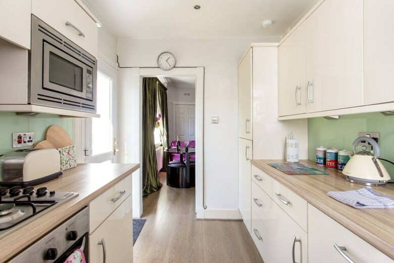Apartamentos 2 Bedroom Flat With Garden
