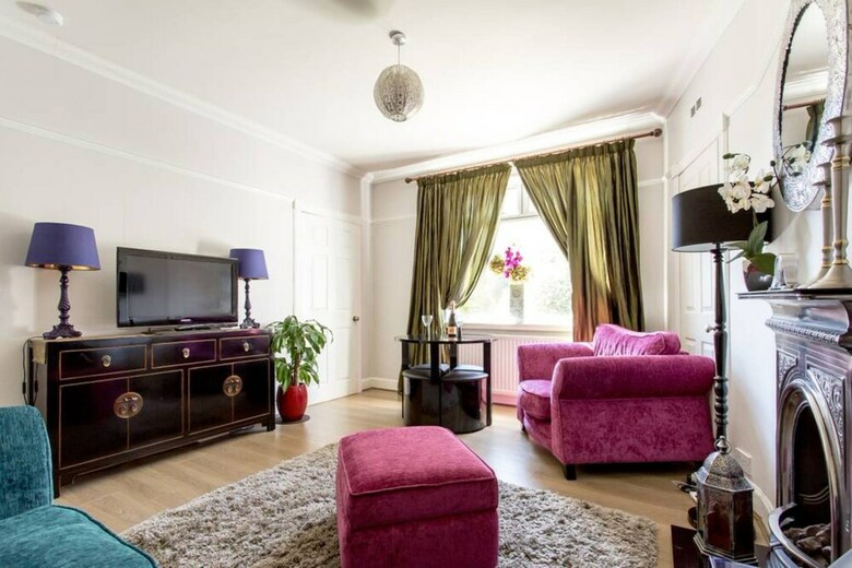 Apartamentos 2 Bedroom Flat With Garden