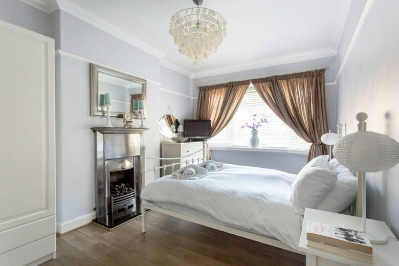 Apartamentos 2 Bedroom Flat With Garden
