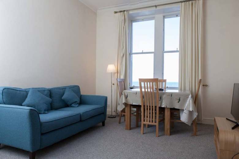 Apartamentos 2 Bedroom Flat By The Sea