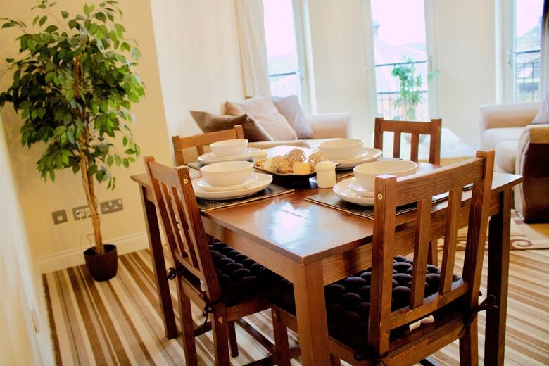 2 Bedroom Leith Apartment