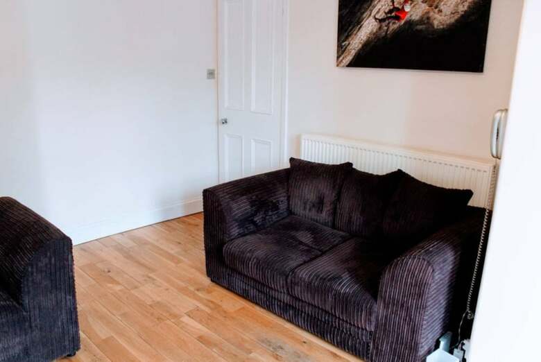 1 Bedroom Apartment In Leafy Morningside
