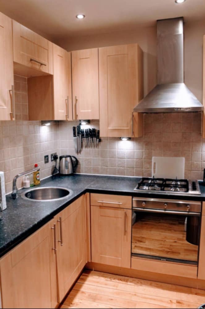 1 Bedroom Apartment In Leafy Morningside
