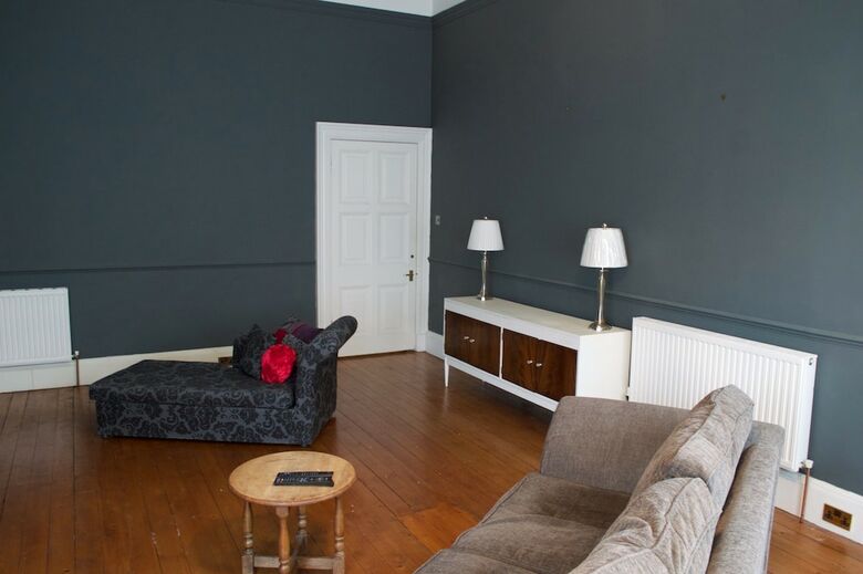 2 Bedroom Apartment With Free Parking