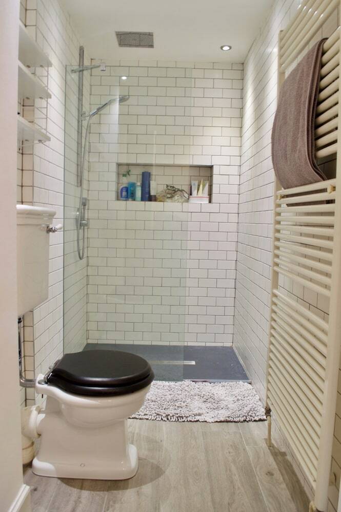 2 Bedroom Apartment With Free Parking