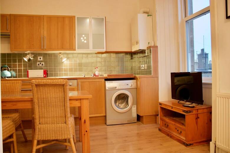 1 Bedroom Apartment In Edinburgh