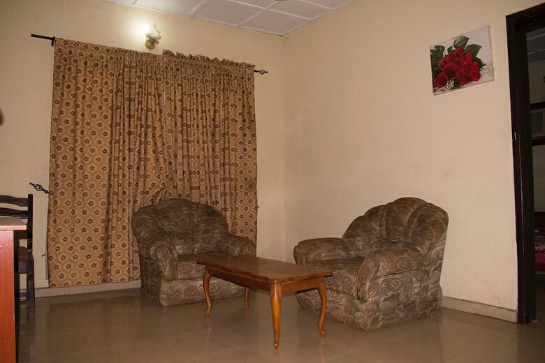 Moye Hotel Sagamu