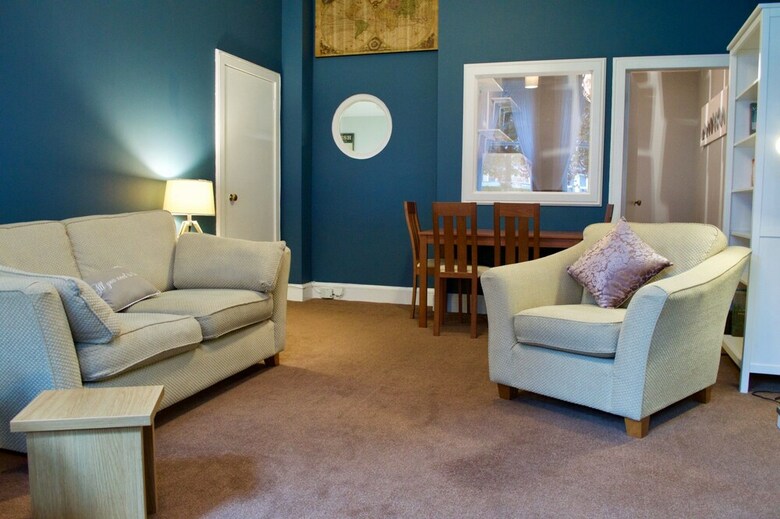 2 Bedroom Abbeyhill Apartment