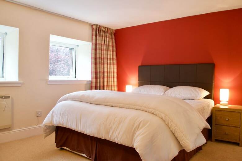 2 Bedroom Abbeyhill Apartment