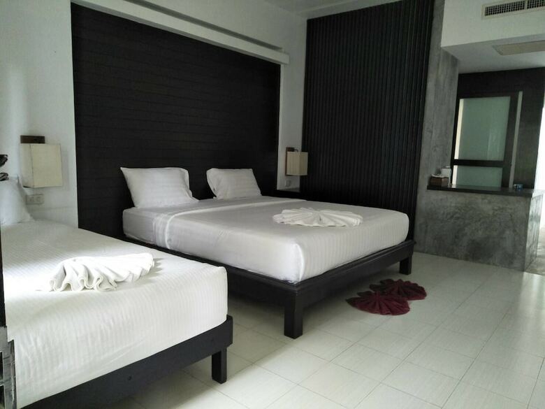 Holiday Park Hotel