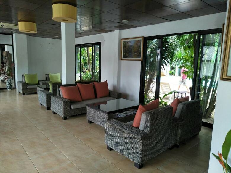 Holiday Park Hotel