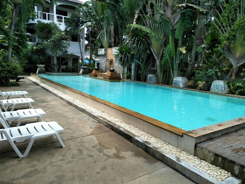 Holiday Park Hotel