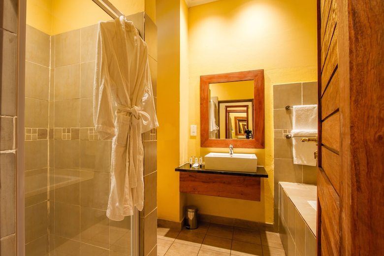 Cityblue Courtyard Hotel & Suites