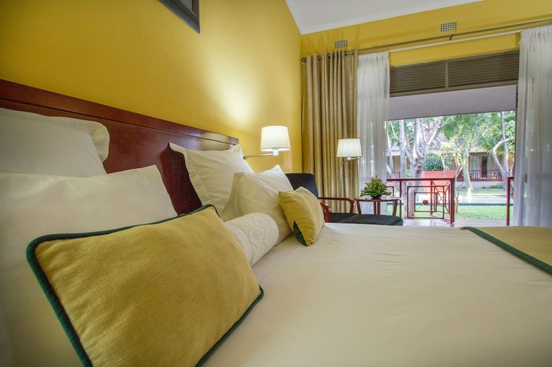 Cityblue Courtyard Hotel & Suites
