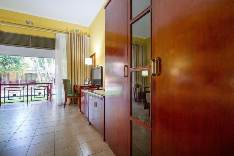 Cityblue Courtyard Hotel & Suites