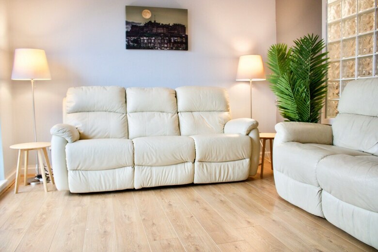 2 Bedroom Apartment In Granton Area